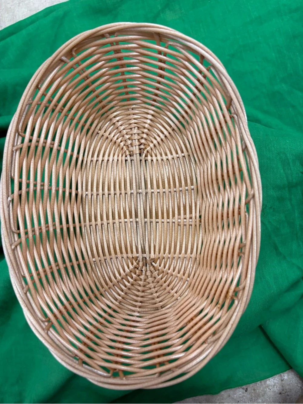 N/A oval wicker